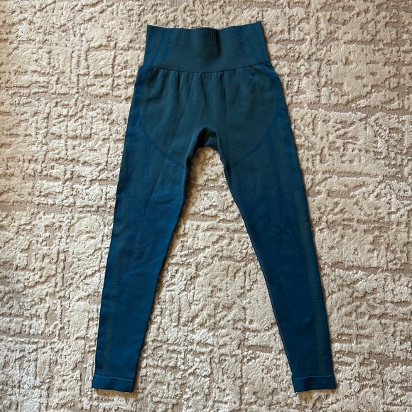 Gymshark Blue Cropped Leggings - Picture 2 of 4